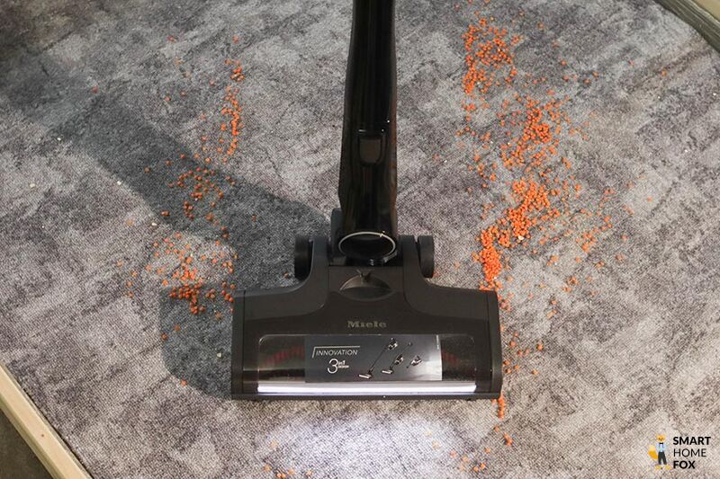 Miele Staubsauger Test Reinigungsleistung des Triflex HX2 bei grobem Schmutz auf Teppichen